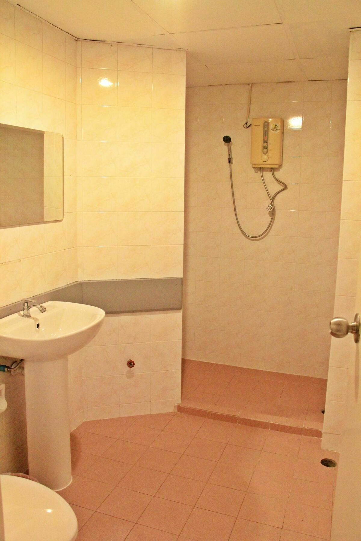 โรงแรมเรือนทิพย์ เชียงราย Ruean Tip Hotel מראה חיצוני תמונה