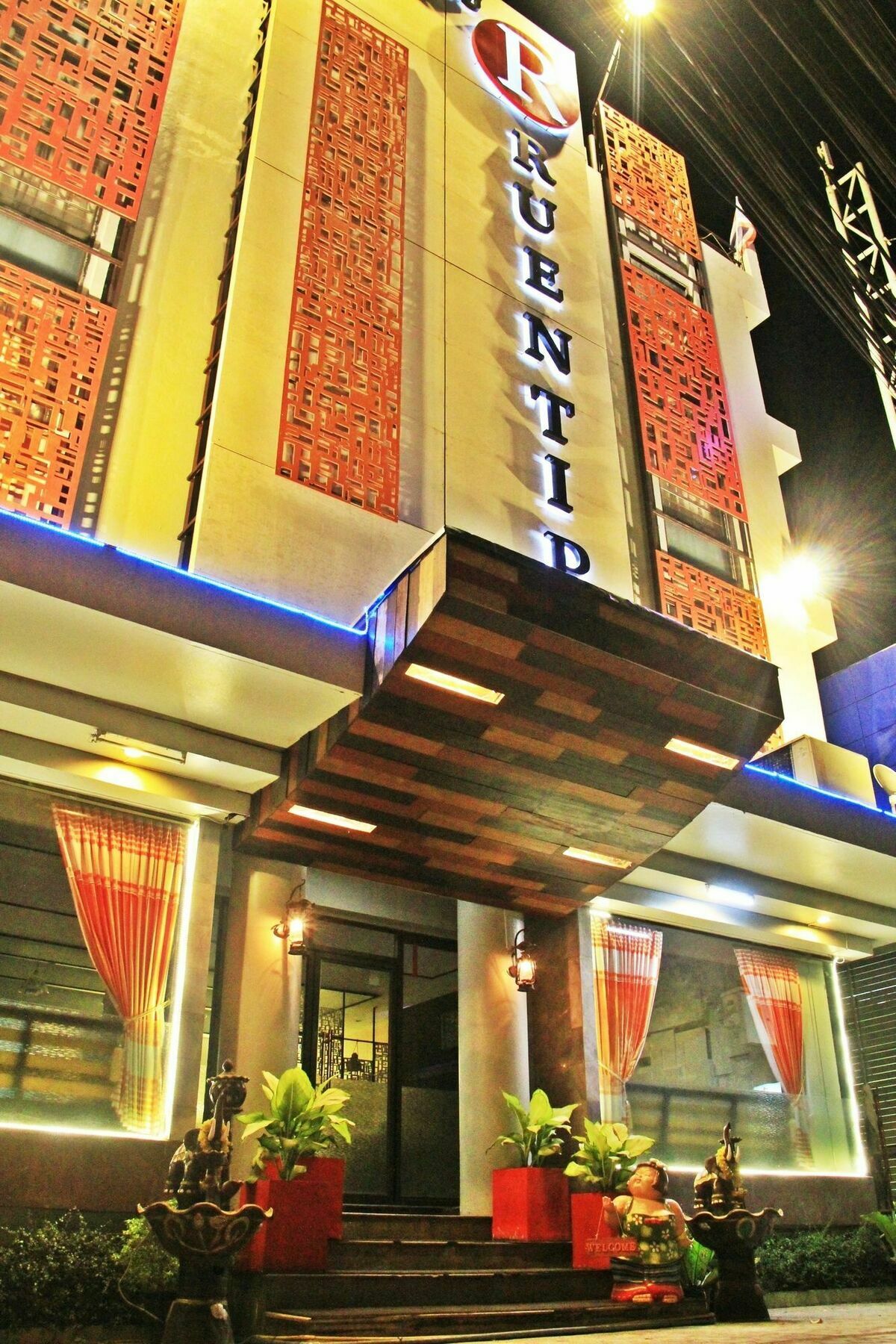 โรงแรมเรือนทิพย์ เชียงราย Ruean Tip Hotel מראה חיצוני תמונה